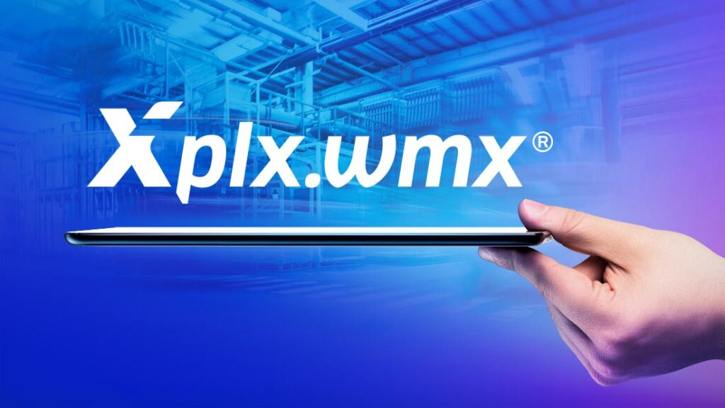 Hand mit Tablet präsentiert Lagerverwaltungssoftware plx.wmx
